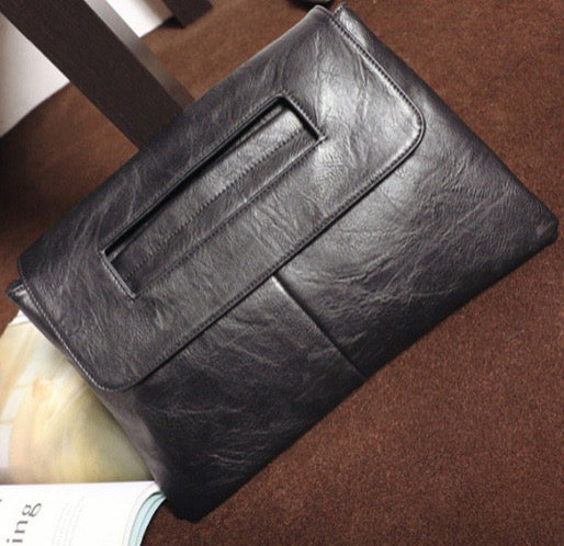 In The Clutch (Black)